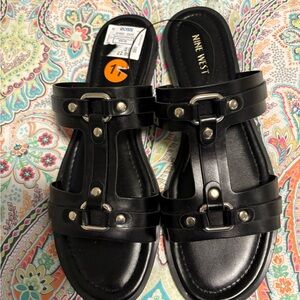 Nine West Black Sandals with Sleek Design